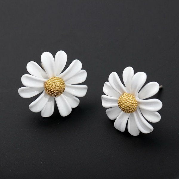 Cute Small Daisy Flower Stud Earrings For Women Girls Sweet Statement Asymmetrical Earring Party Jewelry Gifts