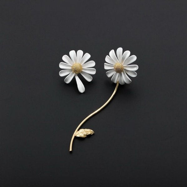 Cute Small Daisy Flower Stud Earrings For Women Girls Sweet Statement Asymmetrical Earring Party Jewelry Gifts