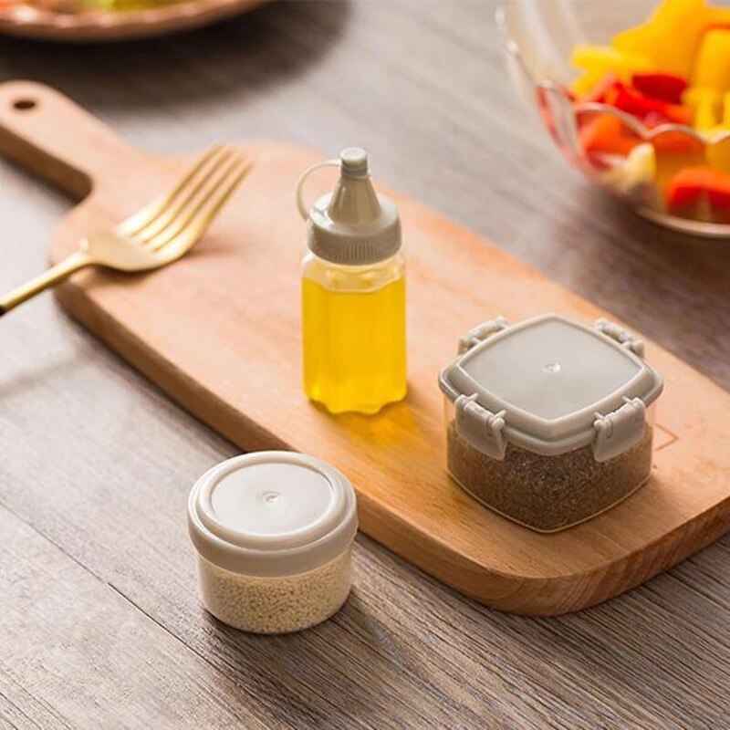 Portable Plastic Sauce Squeeze Bottle Mini Seasoning Box Salad Dressing Cooking Tool Kitchen Accessories Condiment Dispenser