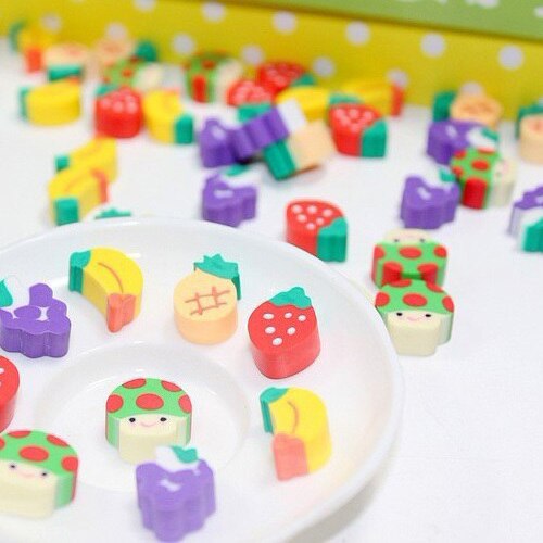 100pcs Cute Gifts Items Fruite Novelty Watermelon Kiwi Mini Rubber Prizes School Supplies Erasers for Kids Stationery