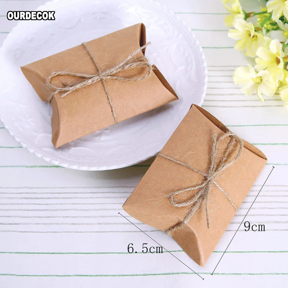 50pcs/Lot Cute Kraft Paper Pillow Candy Box Wedding Favors Gift Candy Boxes With Tags Home Party Birthday Supply