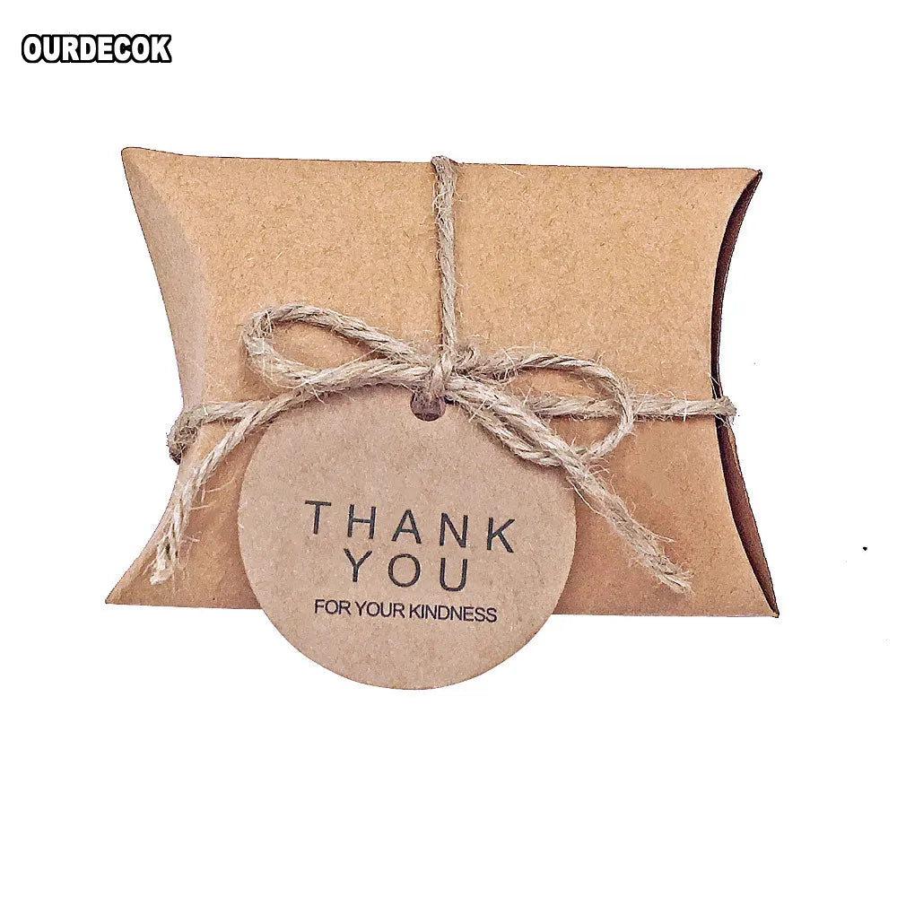 50pcs/Lot Cute Kraft Paper Pillow Candy Box Wedding Favors Gift Candy Boxes With Tags Home Party Birthday Supply