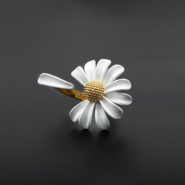 Cute Small Daisy Flower Stud Earrings For Women Girls Sweet Statement Asymmetrical Earring Party Jewelry Gifts