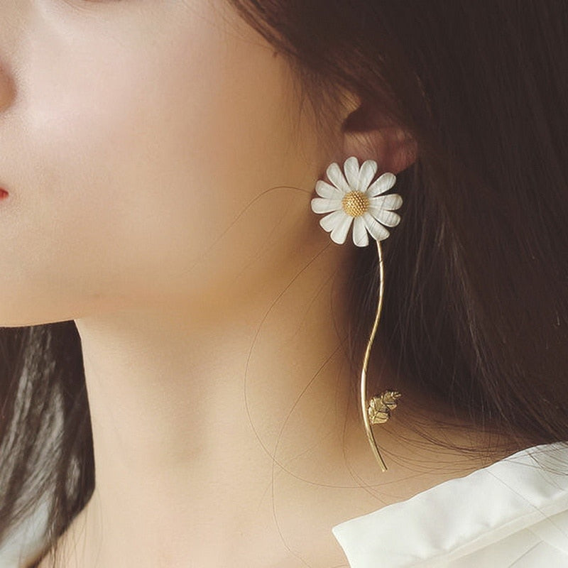 Cute Small Daisy Flower Stud Earrings For Women Girls Sweet Statement Asymmetrical Earring Party Jewelry Gifts