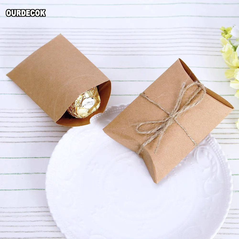 50pcs/Lot Cute Kraft Paper Pillow Candy Box Wedding Favors Gift Candy Boxes With Tags Home Party Birthday Supply