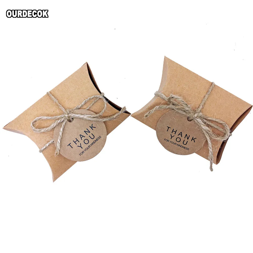 50pcs/Lot Cute Kraft Paper Pillow Candy Box Wedding Favors Gift Candy Boxes With Tags Home Party Birthday Supply