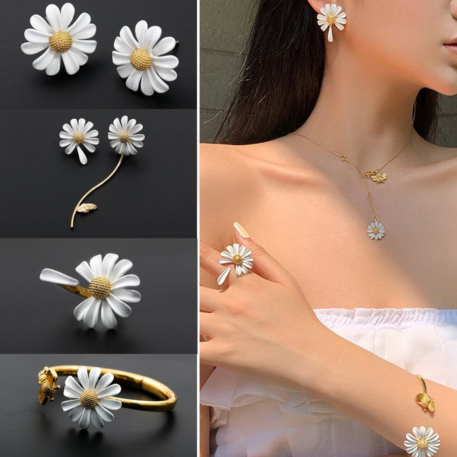 Cute Small Daisy Flower Stud Earrings For Women Girls Sweet Statement Asymmetrical Earring Party Jewelry Gifts